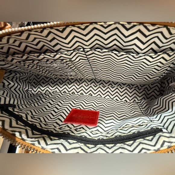 Hobo Handbag - Picture 3 of 4